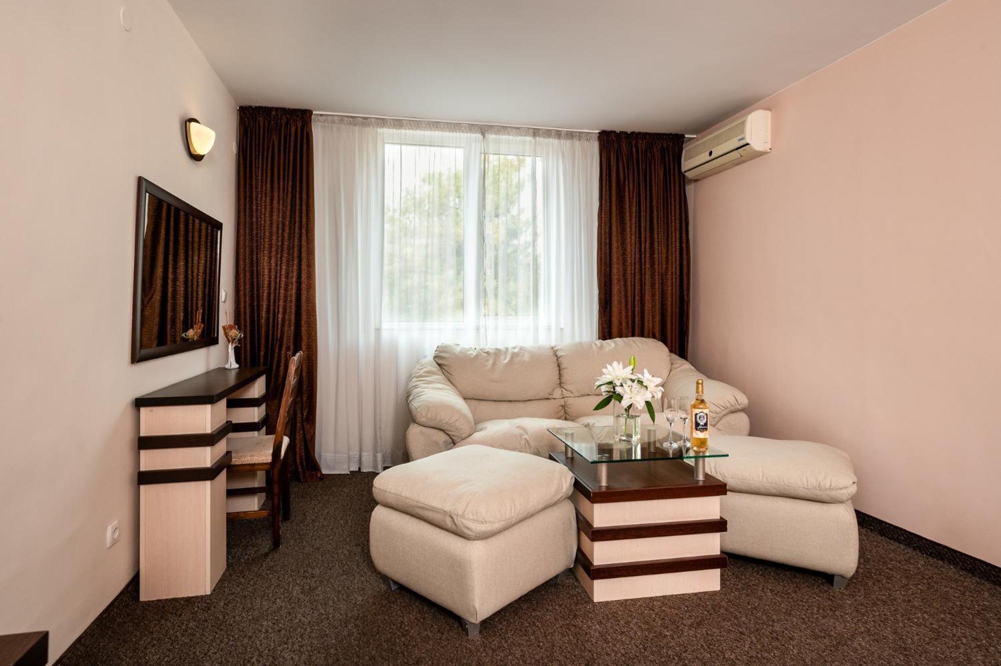 Spa Hotel Holiday Velingrad Exteriör bild