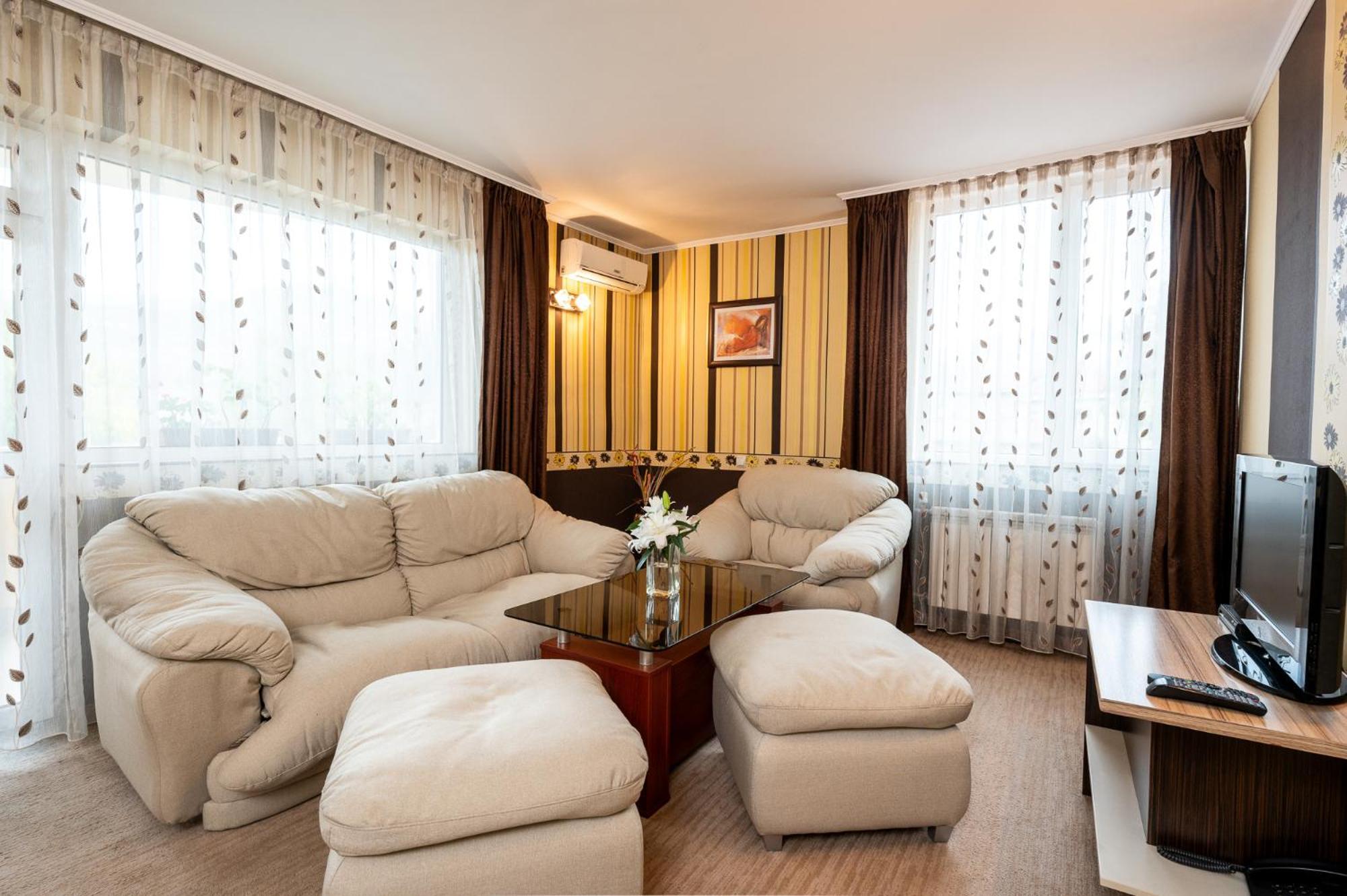 Spa Hotel Holiday Velingrad Exteriör bild